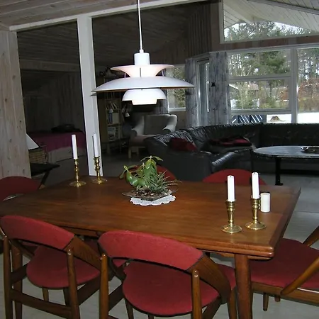 Three-bedroom Holiday In Халс