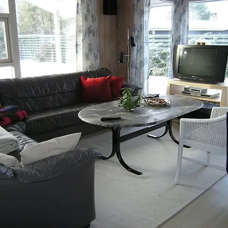 Three-bedroom Holiday In Дом отдыха